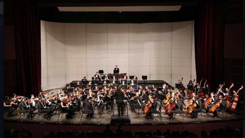 السيمفوني يعزف لجنية