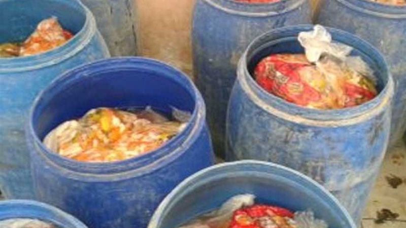 ضبط مصنعين للحلويات