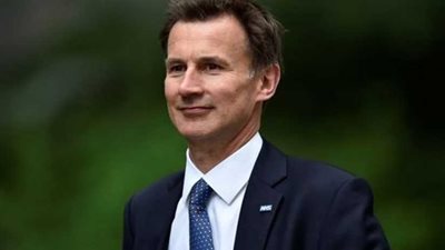 وزير الخارجية البريطاني: على روسيا تقديم حل سياسي للأزمة السورية