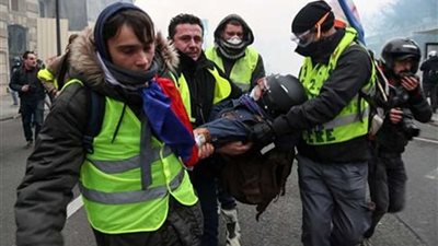 فرنسا.. إصابة 3 محتجين من 