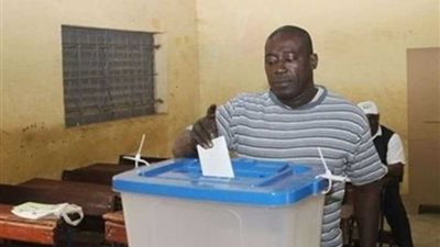 لجنة الانتخابات في نيجيريا تؤجل إجراء انتخابات الرئاسة إلى 23 فبراير