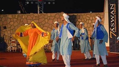 بالصور.. البروفات الختامية لفرق مهرجان أسوان للفنون بمسرح 