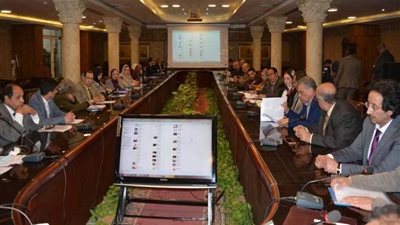 محافظ الغربية يبحث استعدادات المحافظة لتنفيذ 