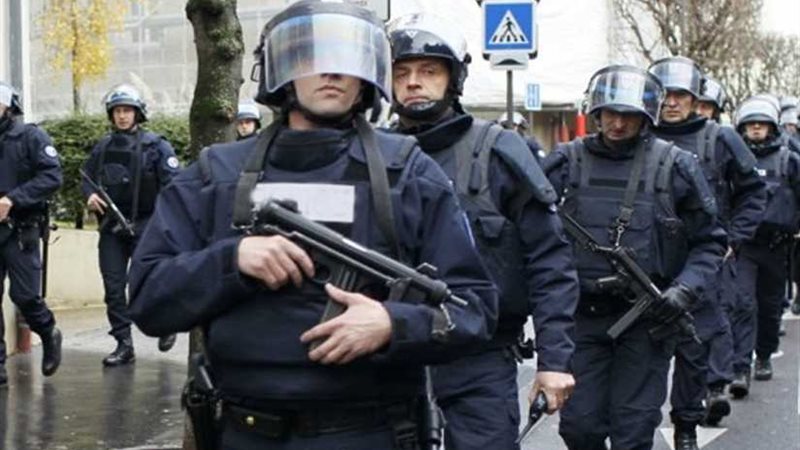 ألبانيا : اشتباكات