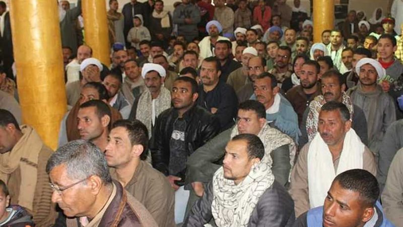 الآلاف يشيعيون جنازة