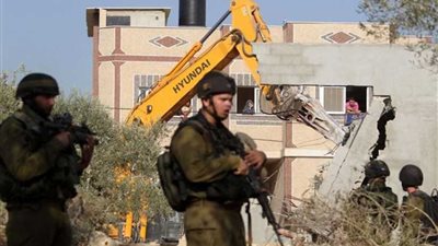 الاحتلال الإسرائيلي يسلم إخطارات لهدم منازل ومحمية طبيعية بـ