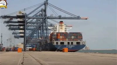 استمراراً لتفعيل النقل متعدد الوسائط.. ميناء دمياط يستقبل قطاري حاويات وفوسفات