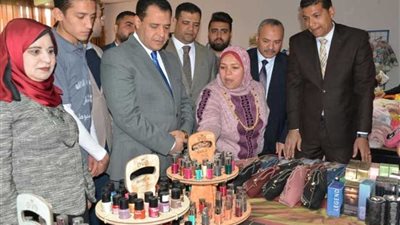 نائب رئيس جامعة أسيوط يفتتح معرض طالبات المدينة الخيري