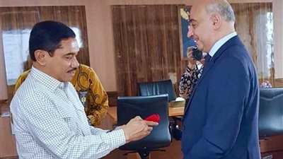 السفير المصري في جاكرتا يبحث التعاون المشترك مع مدير الوكالة الوطنية الإندونيسية لمكافحة الإرهاب