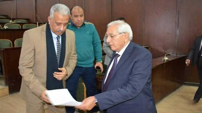 محافظ الدقهلية يطالب رؤساء المراكز بالنزول للشوارع