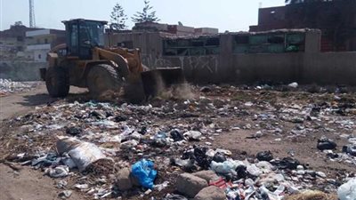 البيئة: رفع 800 طن مخلفات من النقطة الوسيطة لتجميع القمامة بمدينة أبو كبير بالشرقية