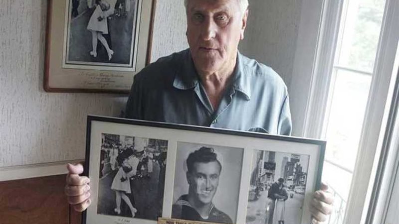 وفاة صاحب أشهر قبلة