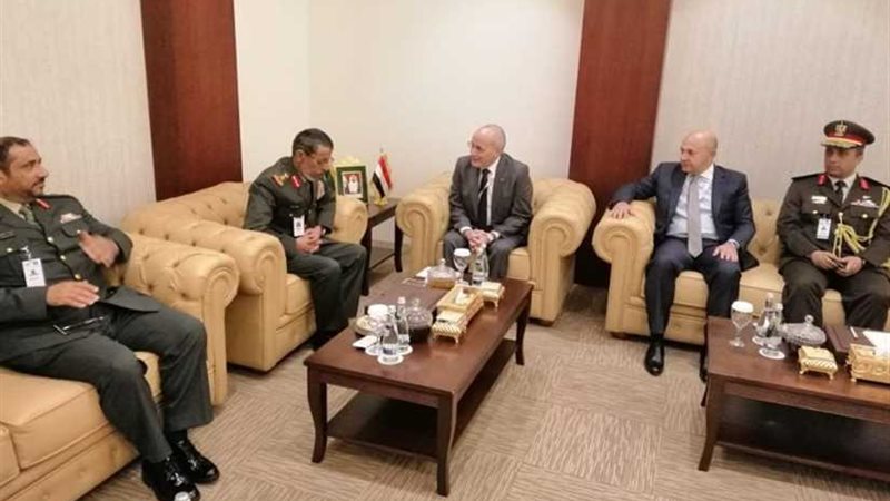 العصار يشيد بمعرض