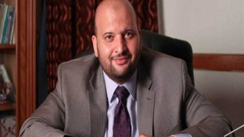 50 طالبا يتقدمون