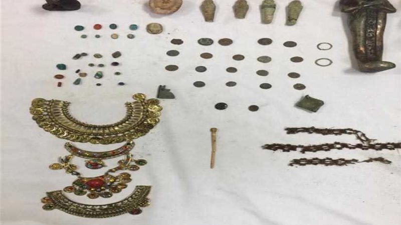 ضبط 65 قطعة أثرية