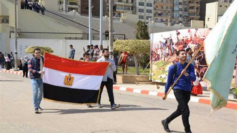 طابور عرض لطلاب جامعة