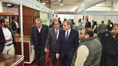 محافظ أسيوط يفتتح معرض 