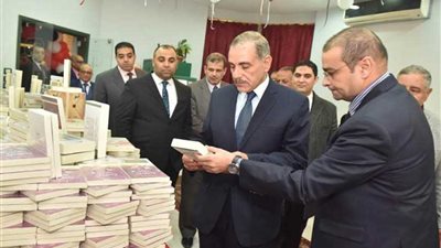 (محافظ أسيوط يفتتح معرض الكتاب 