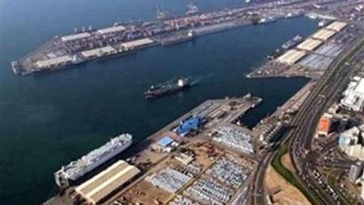 الإمارات تنفي تخفيف الحظر على قطر في منافذها البحرية