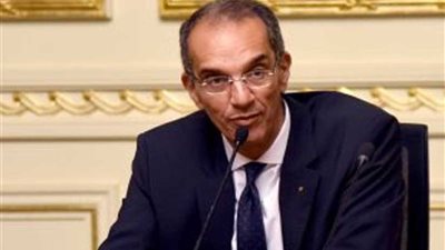 وزير الاتصالات يطالب مسؤولي 