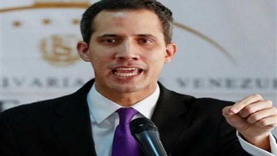 جوايدو يصدر أول مرسوم رئاسي يجيز دخول المساعدات الأمريكية لفنزويلا