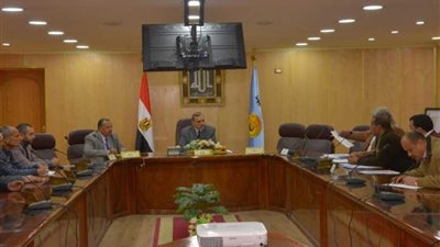 محافظ أسيوط يناقش سبل تطوير مزارع الثروة الحيوانية ببني سند وبني مر وأبنوب الحمام .. ويؤكد على تعظيم الاستفادة منها
