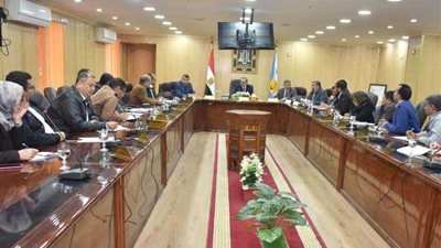 محافظ أسيوط: توصيل مرافق 272 مصنعا بعرب العوامر