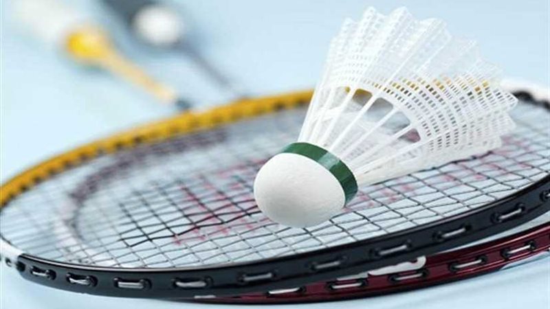 الريشة الطائرة يشارك