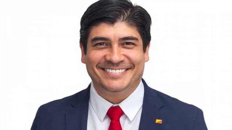 رئيس كوستاريكا يعتمد