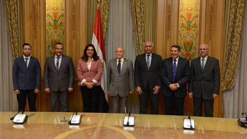 العصار يشهد توقيع