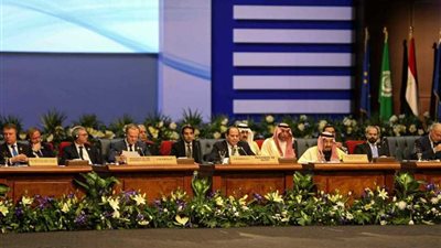 الرئيس السيسي يعلن انتهاء الجلسة الافتتاحية للقمة العربية الأوروبية