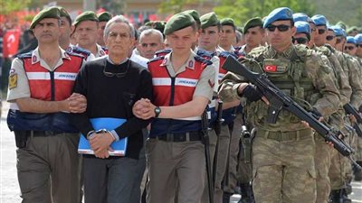 بالفيديوجراف.. ربع مليون تركي في سجون أردوغان!