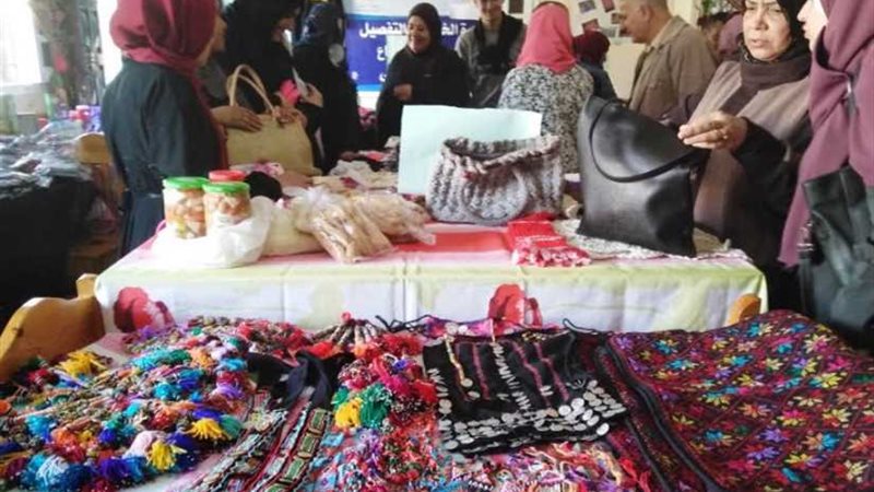 افتتاح معرض للمنتجات