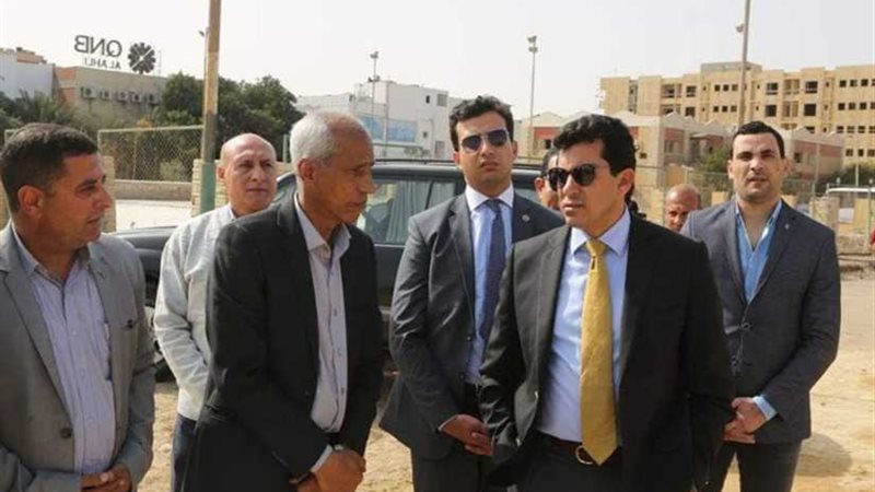 أشرف صبحي يتابع سير