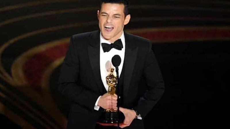 رامي مالك يتوج بجائزة