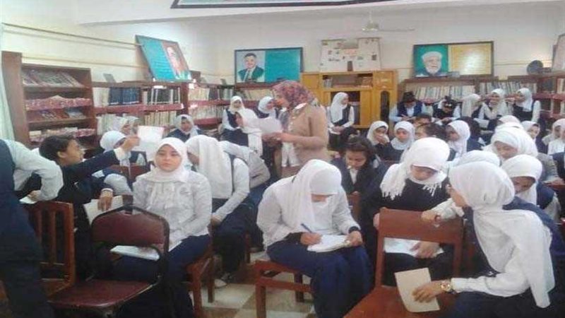 100 طالبة يشاركن