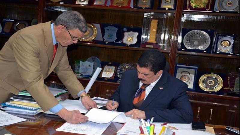محافظ القليوبية يوقع