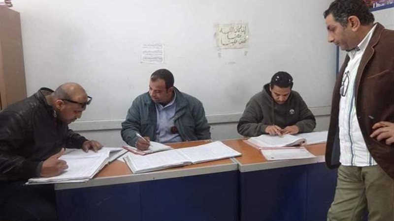 إحالة 130 موظفًا