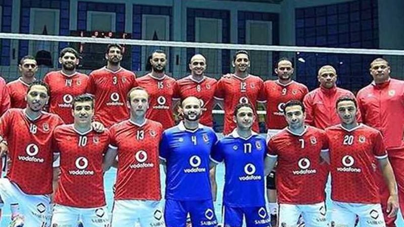 طائرة الأهلي تواجه