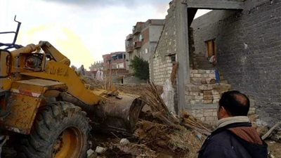 إزالة التعديات الواقعة على التلال الأثرية بالبحيرة