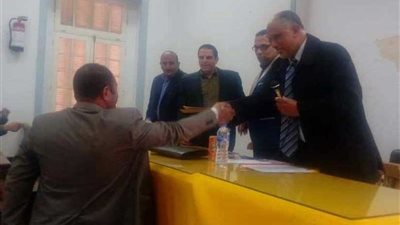 جوائز للمتميزين بمشروع محو الأمية بـ