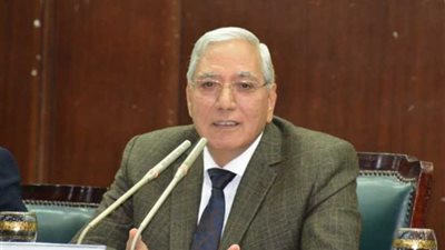 محافظ الدقهلية للتنفيذيين: لا تعطلوا مصالح المواطنين بالبيروقراطية