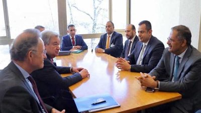 رئيس الوزراء اليمني يبحث مع 