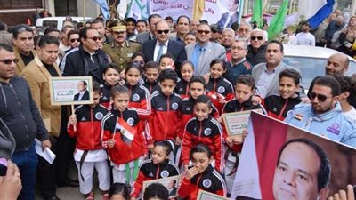 محافظ الغربية يقود مسيرة دعائية للمشاركة في 