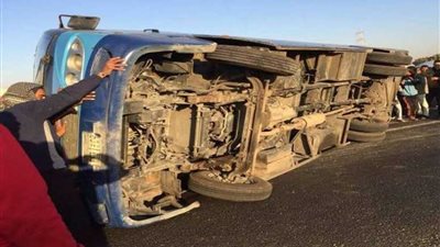 انقلاب سيارة نقل مساجين على طريق برج العرب