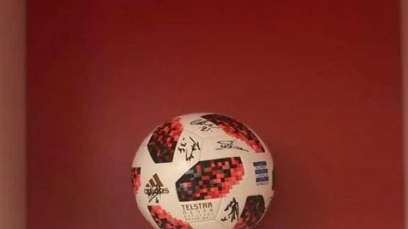 كوكا يحتفل بالهاتريك