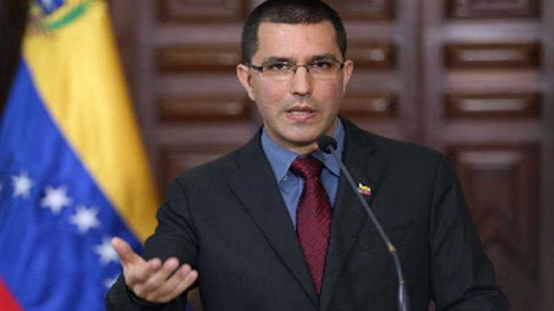 انسحاب عشرات الدبلوماسيين