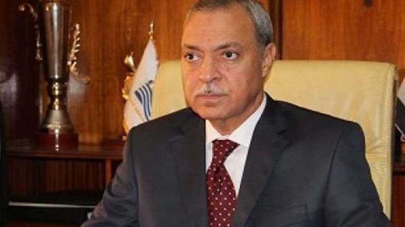 محافظ قنا يتابع سير