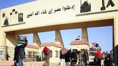 عودة 322 مصريا من ليبيا وعبور 338 شاحنة عبر منفذ السلوم