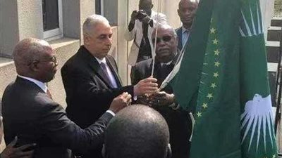 السفير المصري لدى الصين يشارك في مراسم رفع علم مكتب الاتحاد الإفريقي